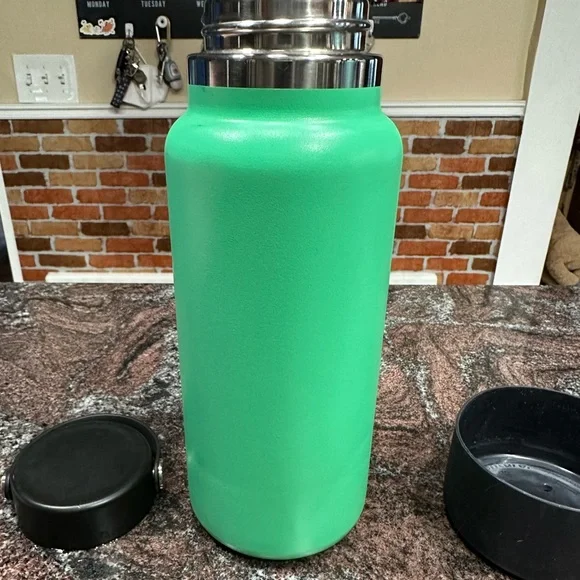 Spearmint HydroFlask 32oz with black flex boot - Picture 3 of 7